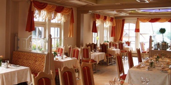 Eingedeckter Gastraum des Restaurants